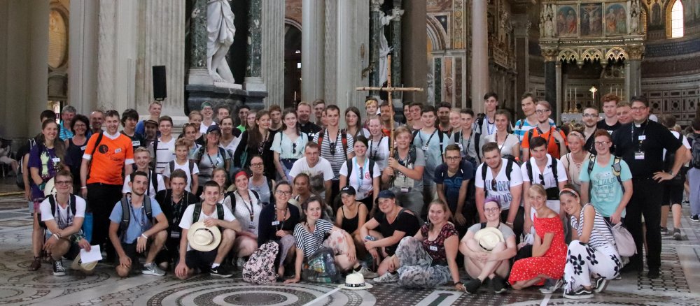 Die Teilnehmer der Siebenkirchenwallfahrt beim Gruppenbild in der Lateranbasilika.