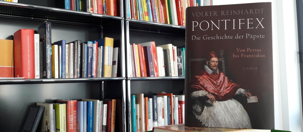 Das Buch "Pontifex" von Volker Reinhardt erschien im Februar 2017 im Verlag C. H. Beck.