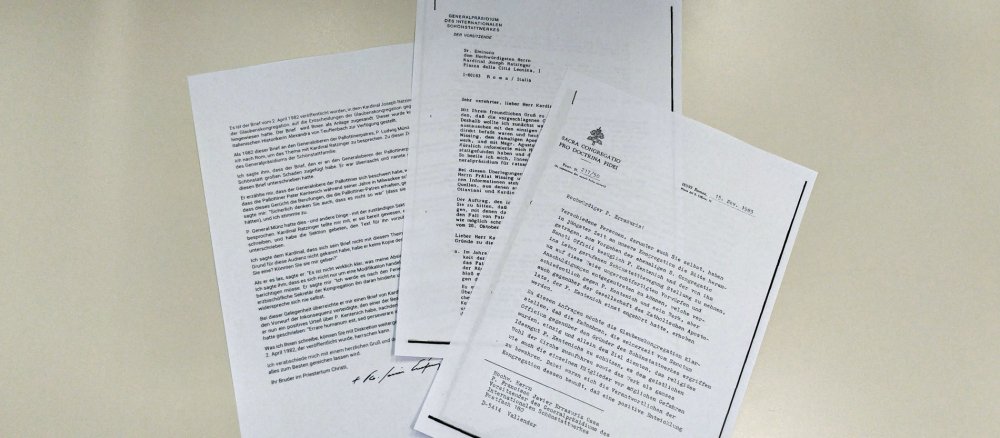 Das Dossier, das Kardinal Errázuriz zirkulieren lässt: Ein aktuelles Schreiben und ein Briefwechsel von 1983.