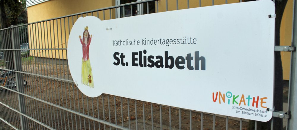Schild der Kindertagesstätte "St. Elisabeth"