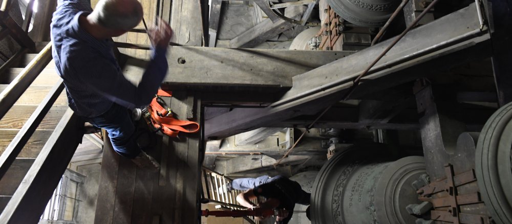 Die Glocken der Laurenzenkirche in St. Gallen werden für das Konzert eingerichtet