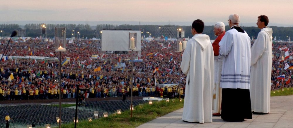 Papst Benedikt XVI. bei der Vigil beim Weltjugendtag in Köln 2005