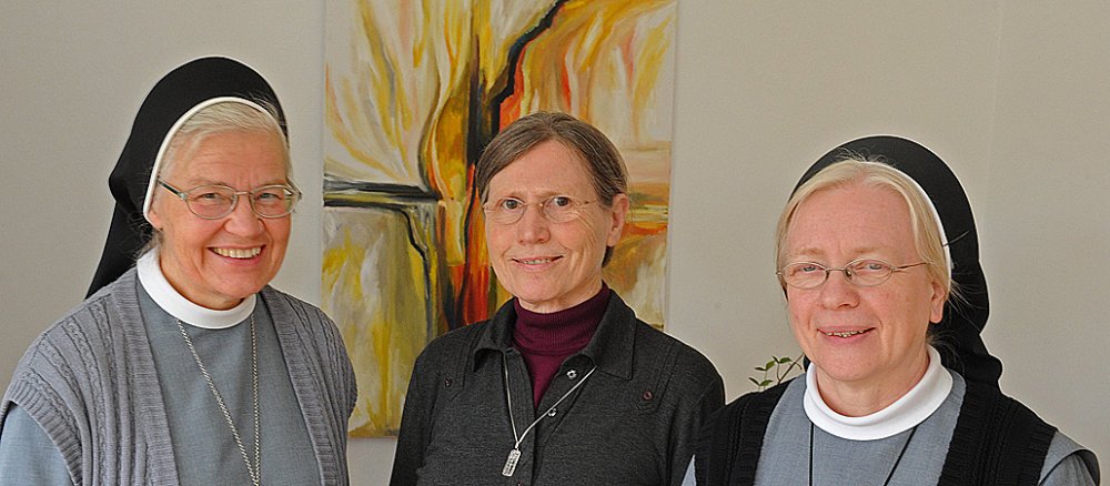 Schwester Paulo Maria, Schwester Nicola und Schwester Pia (v.l.) haben im sozialen Brennpunkt Tannenbusch-Mitte in Bonn einen Konvent gegründet.