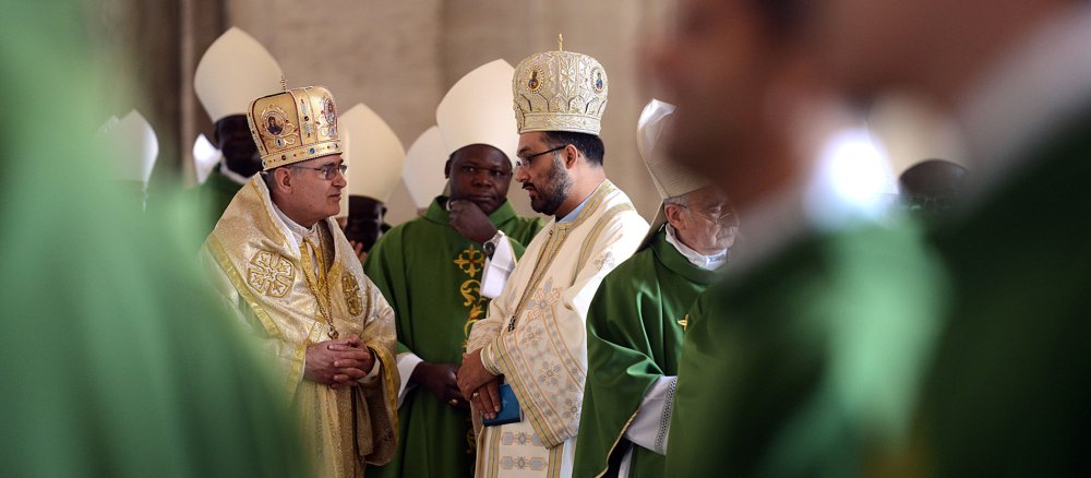 Bischöfe unierter Ostkirchen bei der Eröffnungsmesse zur Familiensynode im Petersdom.