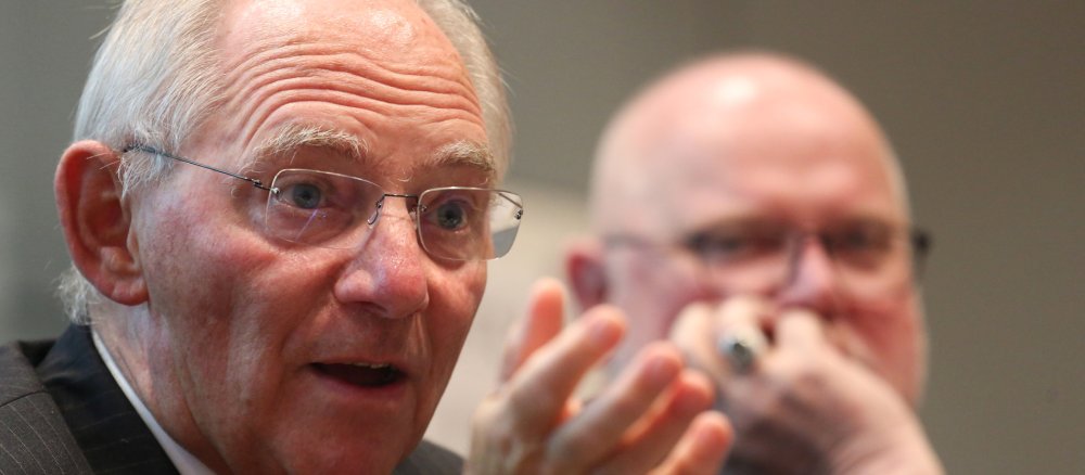 Bundesfinanzminister Wolfgang Schäuble im Porträt, daneben Kardinal Marx