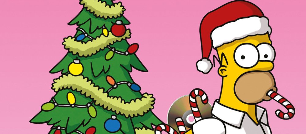 Homer Simpson neben einem Weihnachtsaum.