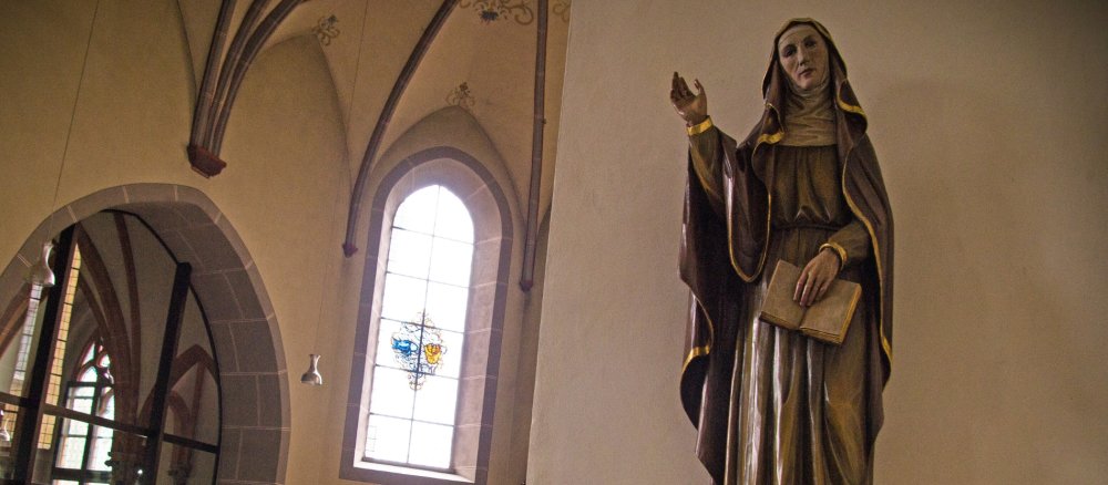 Statue der heiligen Angela Merici, der Gründerin der Ordensgemeinschaft der Ursulinen