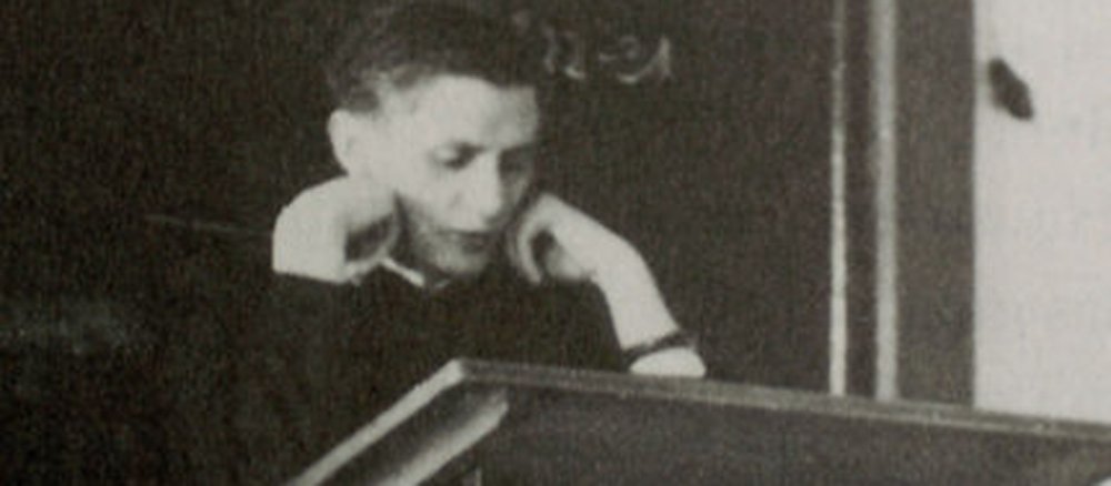 Joseph Ratzinger als Professor an der Universität zu Freising am Stehpult