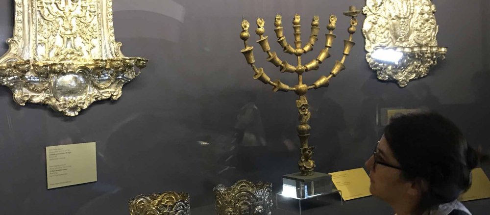 Ausstellungsstücke der Ausstellung "Menora" im Vatikan