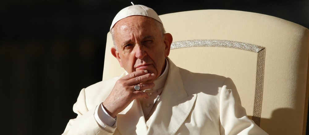 Papst Franziskus schaut nachdenklich