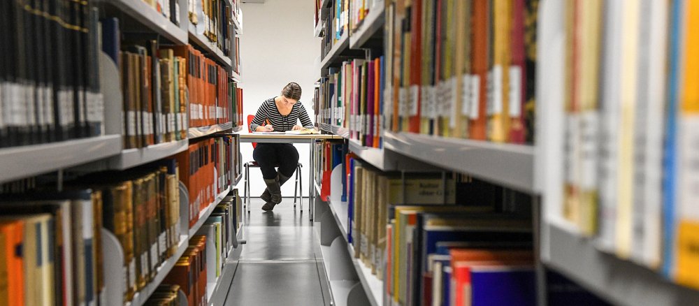 Eine Studentin lernt