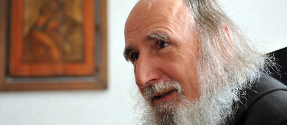 Anselm Grün ist ein deutscher Benediktinerpater, Autor spiritueller Bücher, Referent zu spirituellen Themen, geistlicher Berater und Kursleiter.