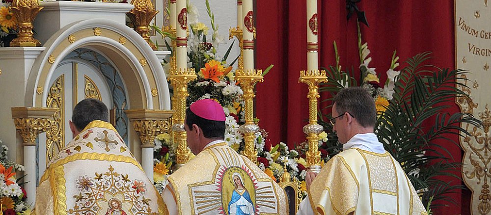 Mitglieder der traditionalistischen Piusbruderschaft bei einem Gottesdienst.