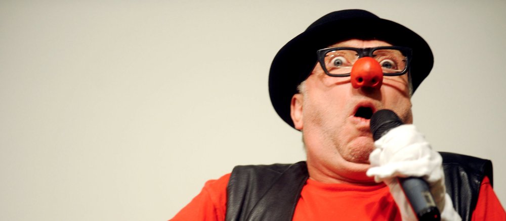 Willibert Pauels, Kabarettist, Diakon und "Büttenclown", bei einem Auftritt in Köln.