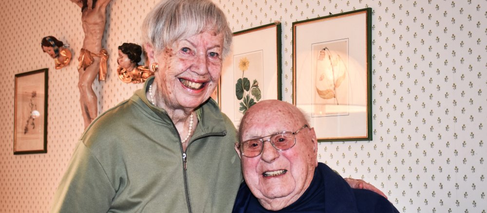 Charlotte und Ludwig Piller in ihrem Wohnzimmer am 28. Januar 2020 in Memmingen.