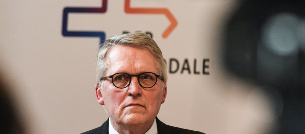 Thomas Sternberg vor dem Logo des Synodalen Wegs