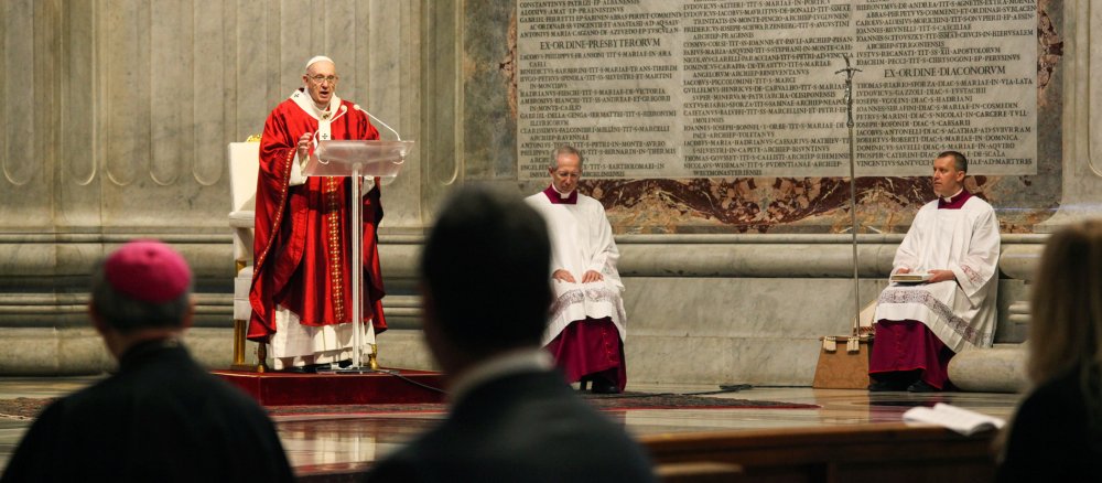 Papst Franziskus predigt in einer Kapelle des Petersdoms