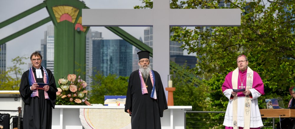Volker Jung, Radu Constantin Miron und Bischof Georg Bätzing beim Abschlussgottesdienst