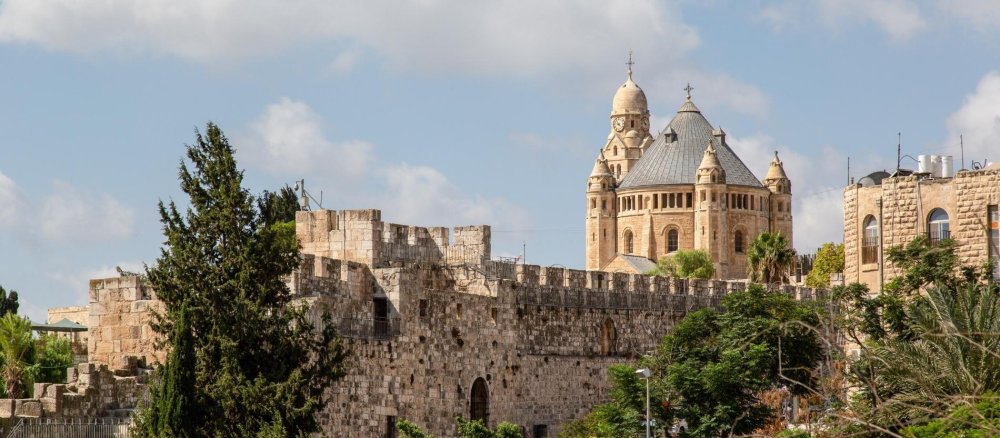 Blick auf die Türme der Dormitio-Abtei in Jerusalem