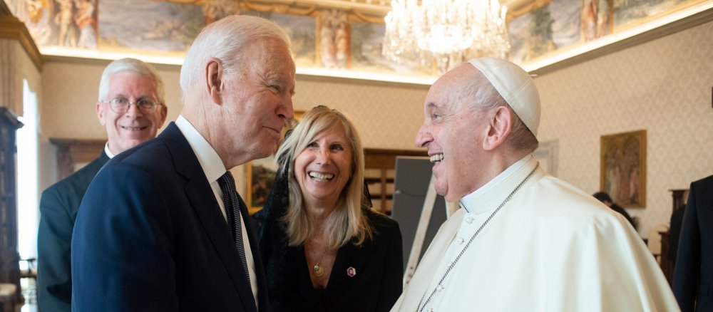 US-Präsident Joe Biden bei einem Treffen mit Papst Franziskus