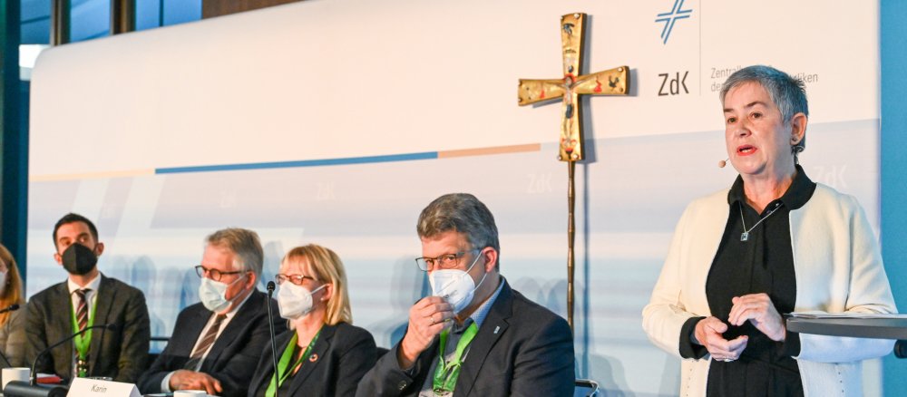 ZdK-Präsidentin Irme Stetter-Karp spricht bei der Herbstvollversammlung
