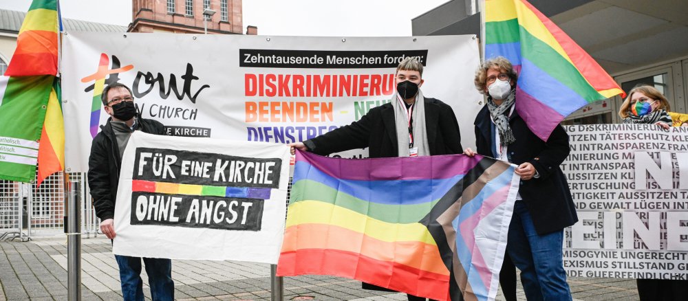 Demonstrationen "Für eine Kirche ohne Angst" beim Synodalen Weg