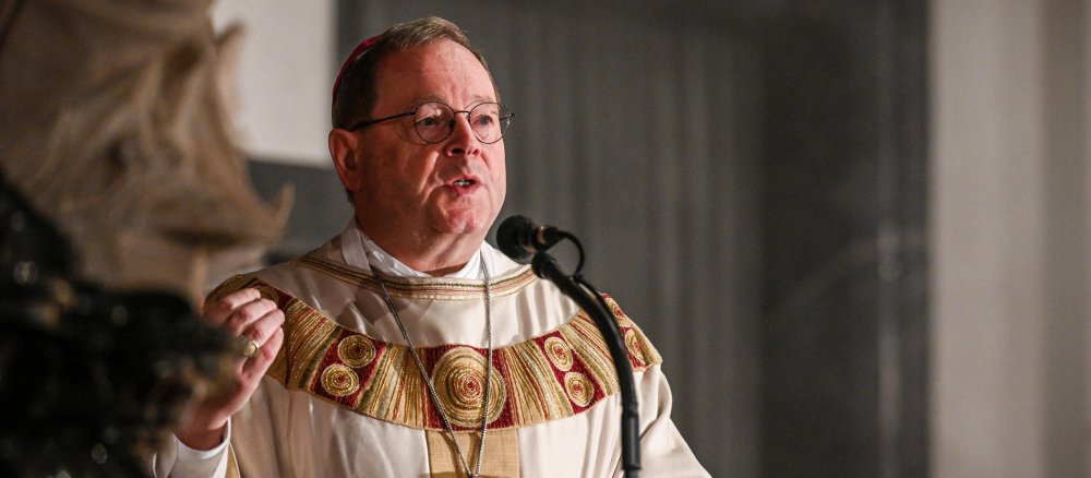 Bischof Georg Bätzing spricht während des Eröffnungsgottesdienstes zur Herbstvollversammlung der Deutschen Bischofskonferenz