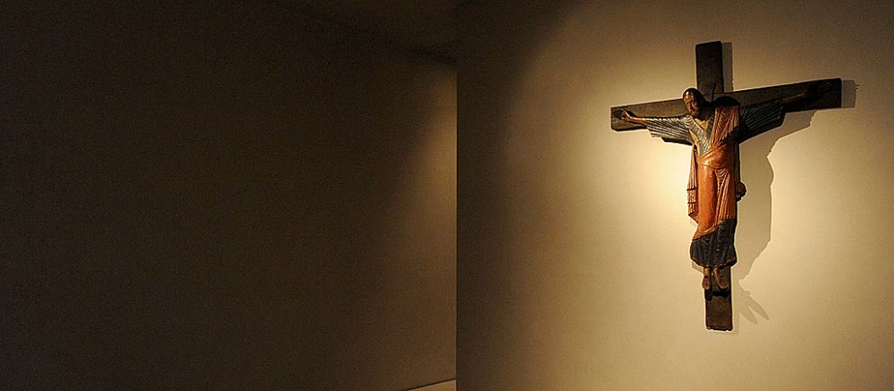 Ein Kreuz im Museum Kolumba.