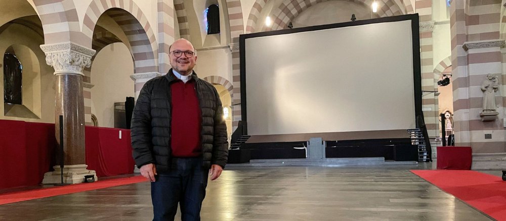Pfarrer Markus Nicolay in der profanierten Kirche Sankt Paulus in Trier