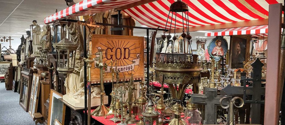 Blick in den religiösen Supermarkt "Relimarkt" in Heerlen (Niederlande)