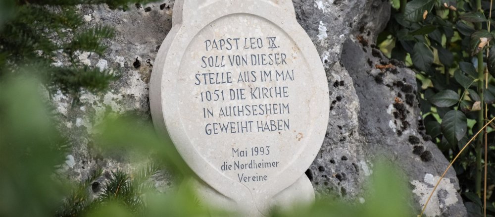 Gedenkstein mit einem Schriftzug