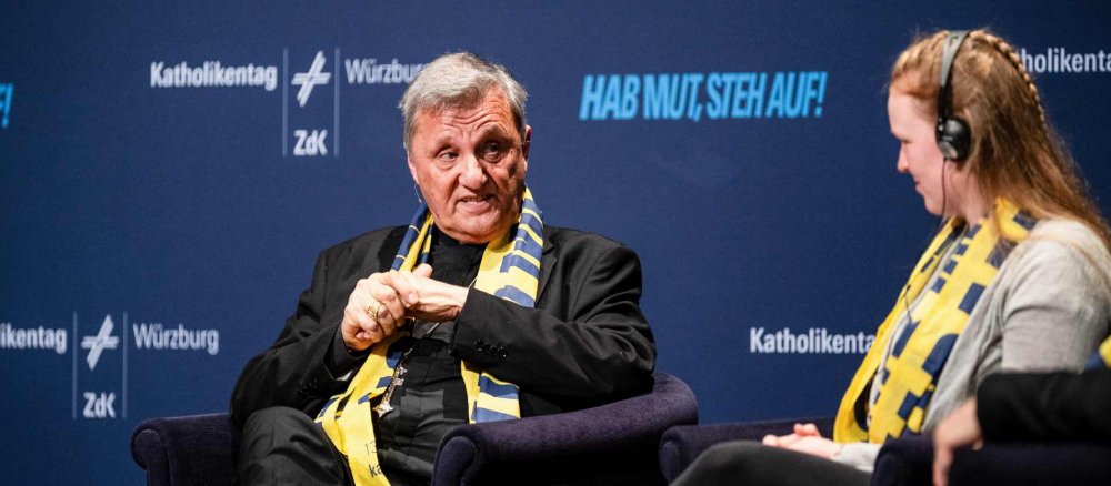 Kardinal Mario Grech, Generalsekretär der Bischofssynode, und Finja Miriam Weber