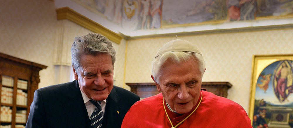 Bundespräsident Joachim Gauck wird im Petersdom im Vatikan von Papst Benedikt XVI. empfangen.
