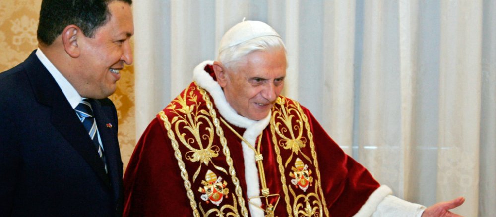 Commandante trifft auf Pontifex: Papst Benedikt XVI. hatte am 11. Mai 2006 den venezuelanischen Präsidenten Hugo Chavez zu einer Privataudienz empfangen.