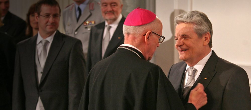 Bundespräsident Joachim Gauck empfängt den Apostolischen Nuntius, Erzbischof Jean-Claude Perisset im Schloss Bellevue.