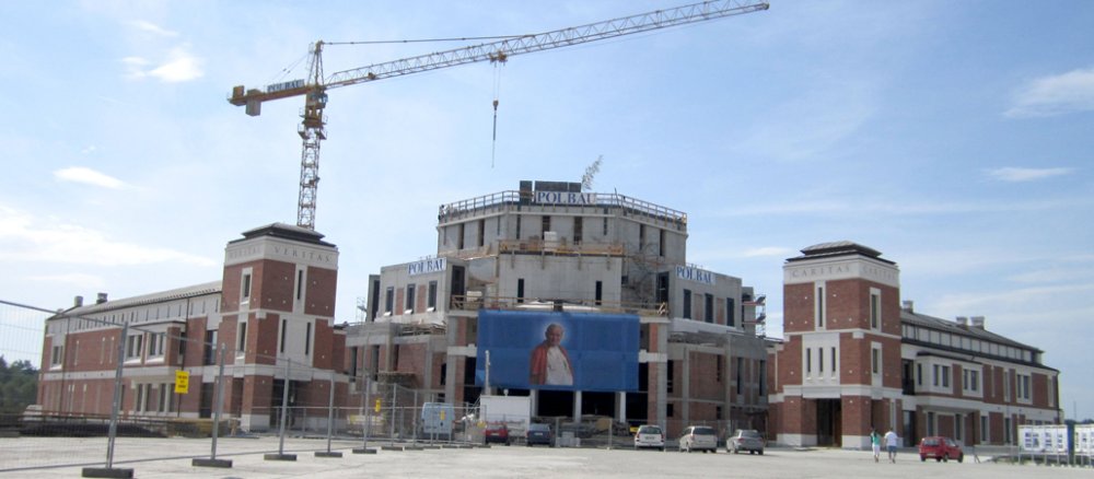 Rechtzeitig fertiggeworden: Die Kirchenbaustelle Anfang Februar 2013.