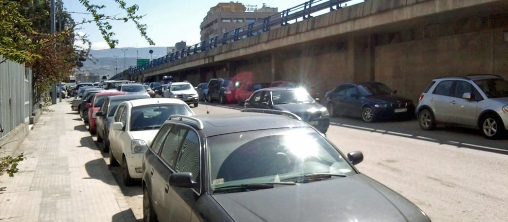Auf Abruf: Unter dieser Autobahnbrücke befindet sich das Abschiebegefängnis.