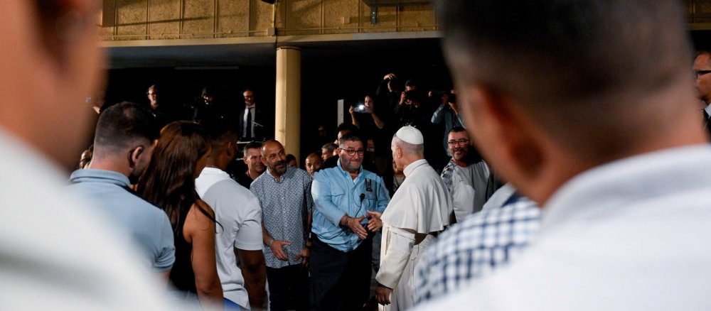 Papst Leo XIV. besucht Justizvollzugsanstalt