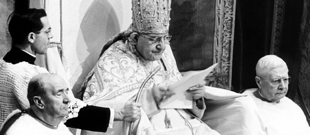 Zweites Vatikanisches Konzil: Papst Johannes XXIII. bei einer Ansprache, links Kardinal Ottaviani.
