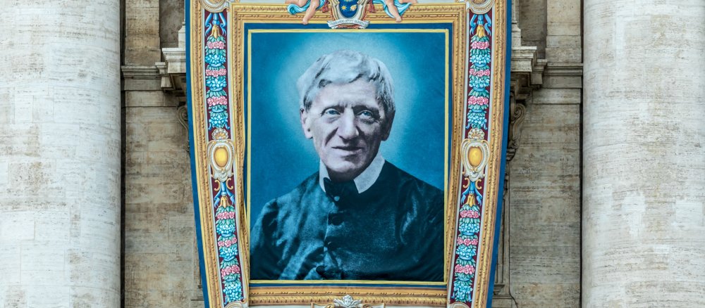 John Henry Newman an der Fassade des Petersdoms