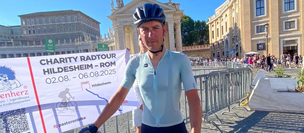 Priester und Extremradler Pawel Nowak in Rom
