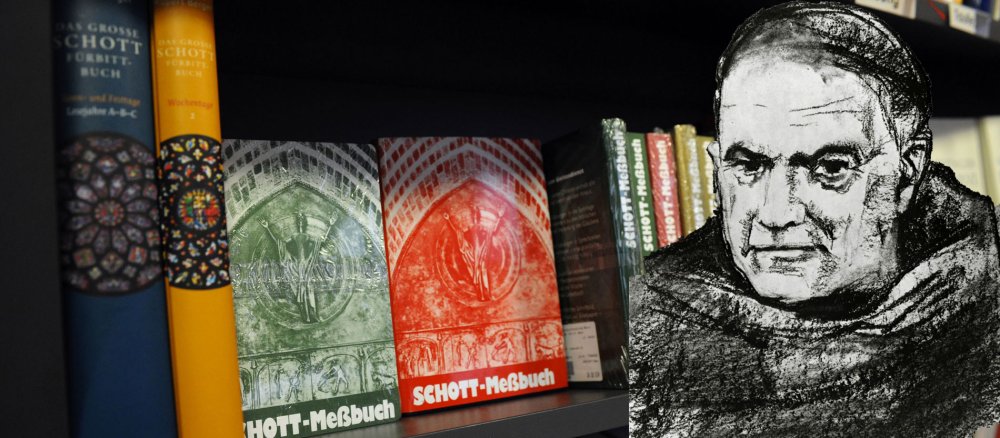 Pater Anselm Schott vor den heutigen Ausgaben des Schott-Messbuchs