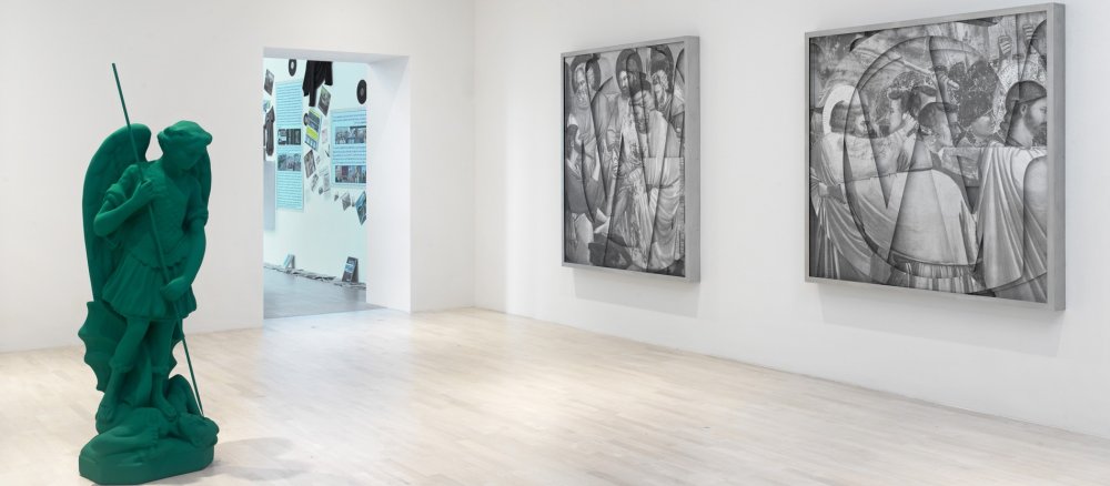 Blick in die Ausstellung "The Problem of God"