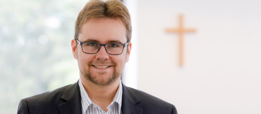 Renardo Schlegelmilch ist Moderator beim Kölner "Domradio".