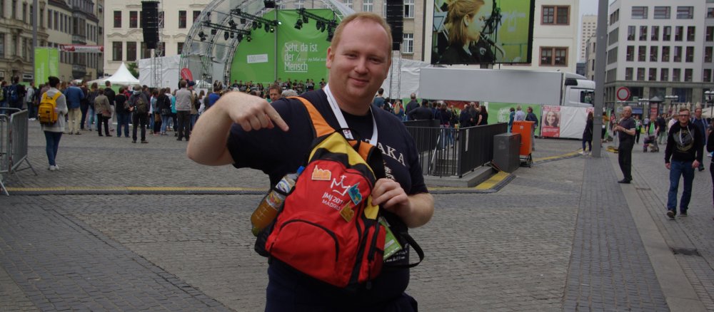 Markus Toelstede mit seinem Weltjugendtags-Rucksack.