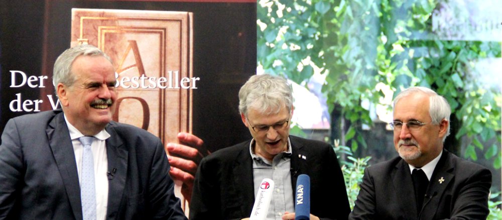 Im Gespräch: (von links) Deutsche-Welle-Intendant Erik Bettermann, Funkkorrespondenz-Chefredakteur Dieter Anschlag und Bischof Gebhard Fürst.