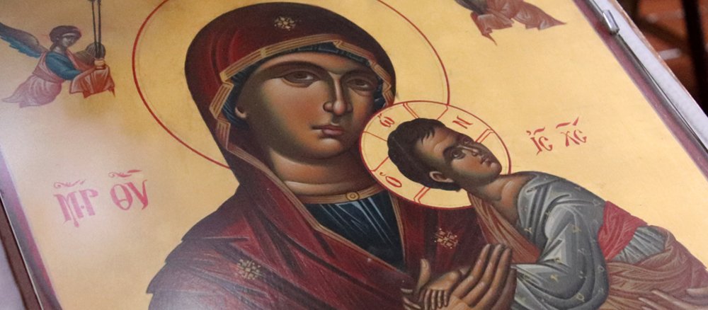 Eine Ikone von Maria mit Christus auf dem Schoß