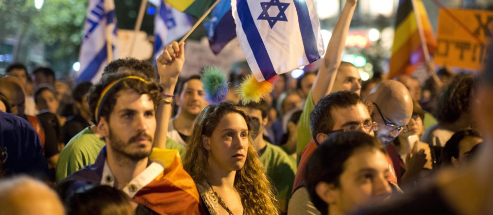 Jugendliche bei einer Demonstration in Israel
