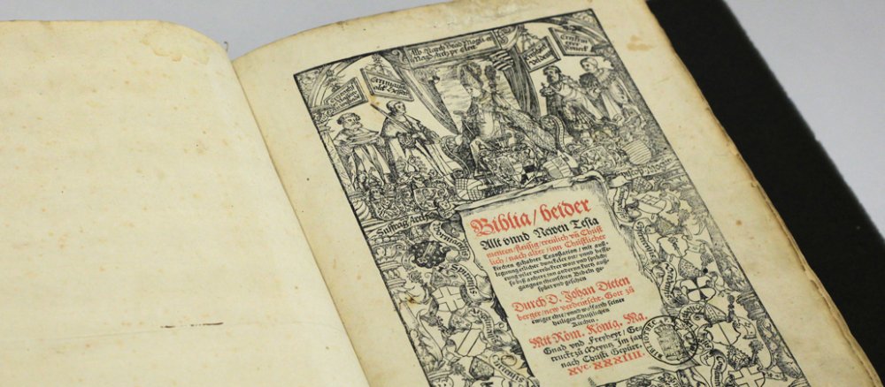 Titelbild der Dietenberger-Bibel von 1534 aus dem Besitz der Württembergischen Landesbibliothek.