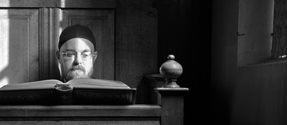 Bruder Hugo, Jahrgang 1976, ist niederländischer Diözesaneremit. Seit elf Jahren lebt er in einer Wallfahrtskirche in Warfhuisen. Seinen Lebensunterhalt verdient er als Maler, Autor und mit Sakristeidienst.